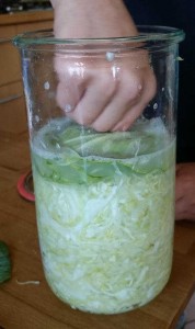 Mit einem Kohlblatt abdecken