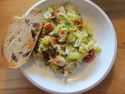 Wirsing-Porree-Salat (Serviervorschlag)